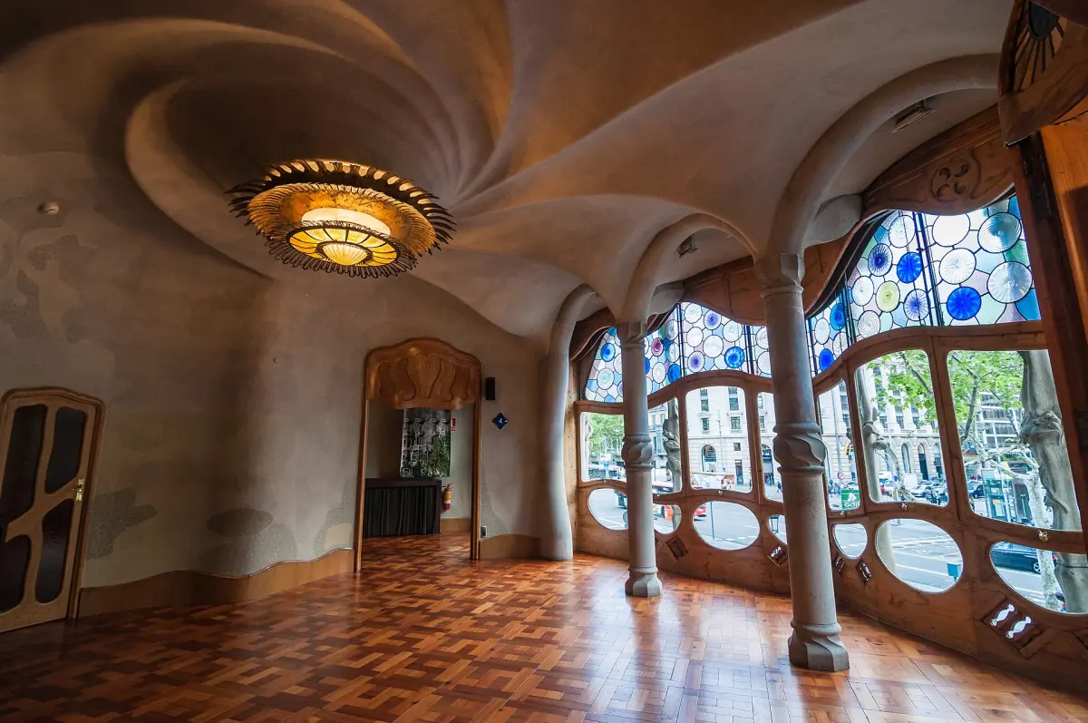 The noble floor and its ceiling